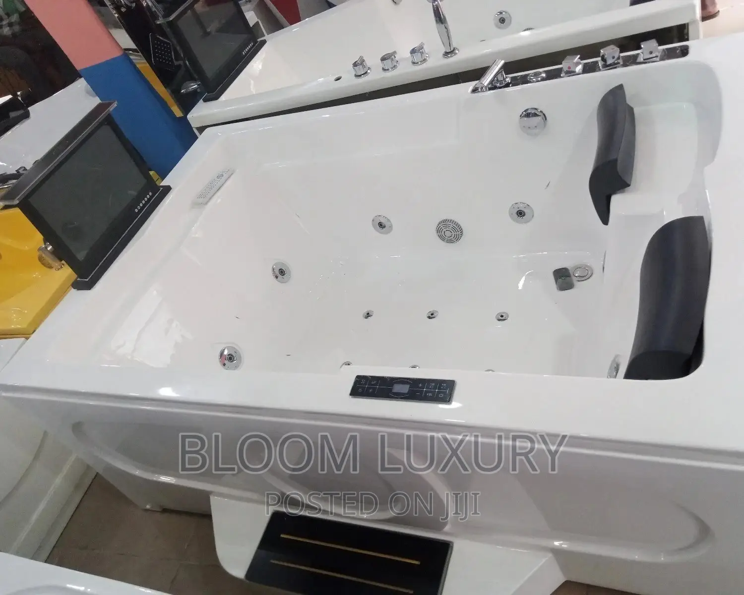 Double Jacuzzi With TV