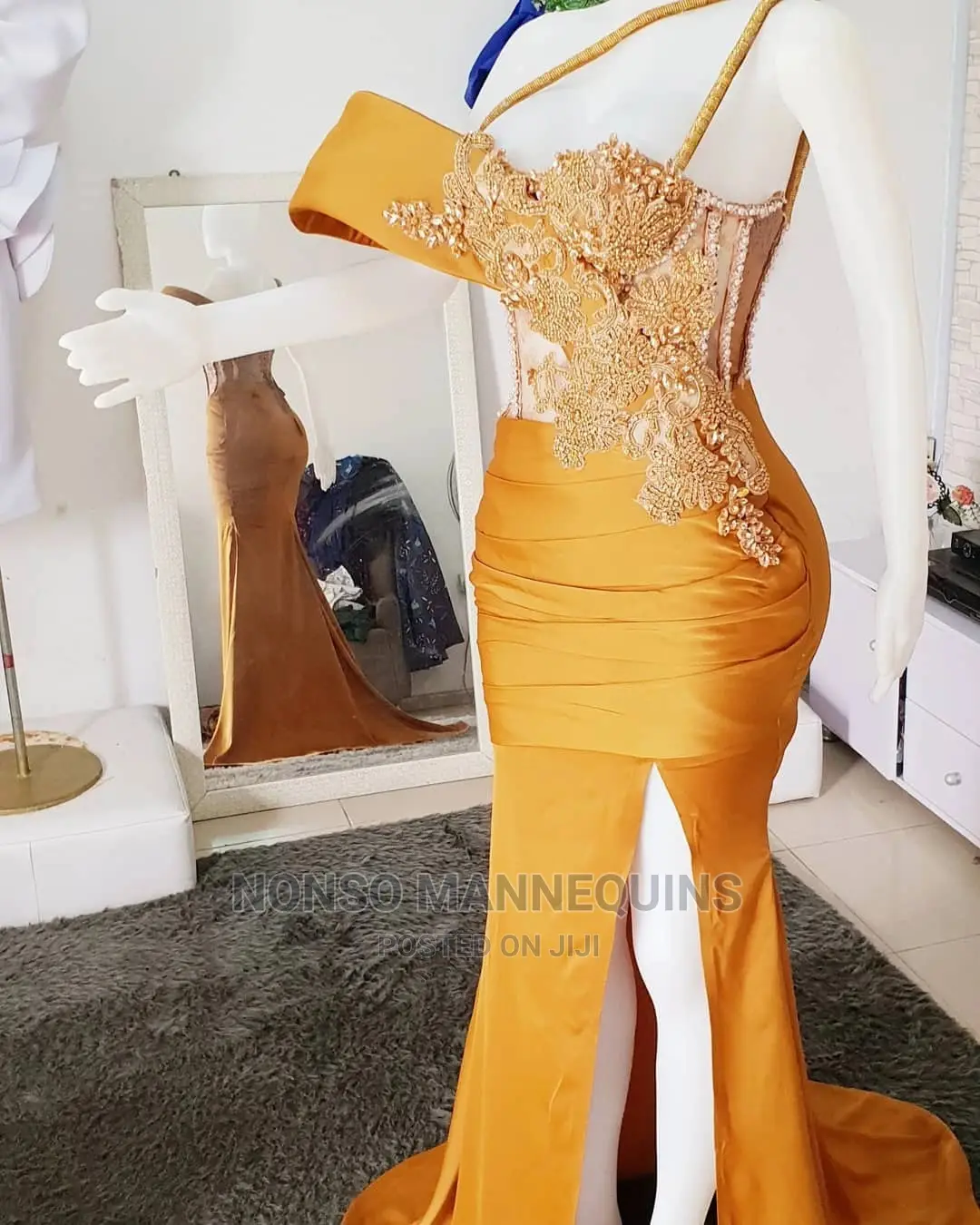 Brand New White Faceless Detachable Female Size 10 Mannequin