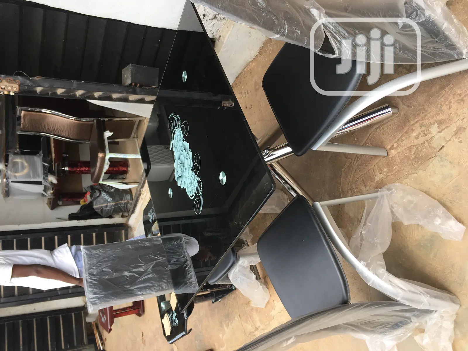 A Set of Mini-Dinning Table Plus 4seat
