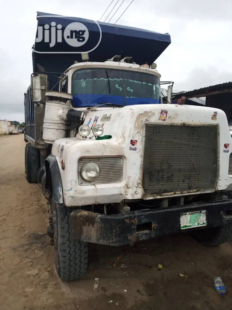 Mack Tipper R Model