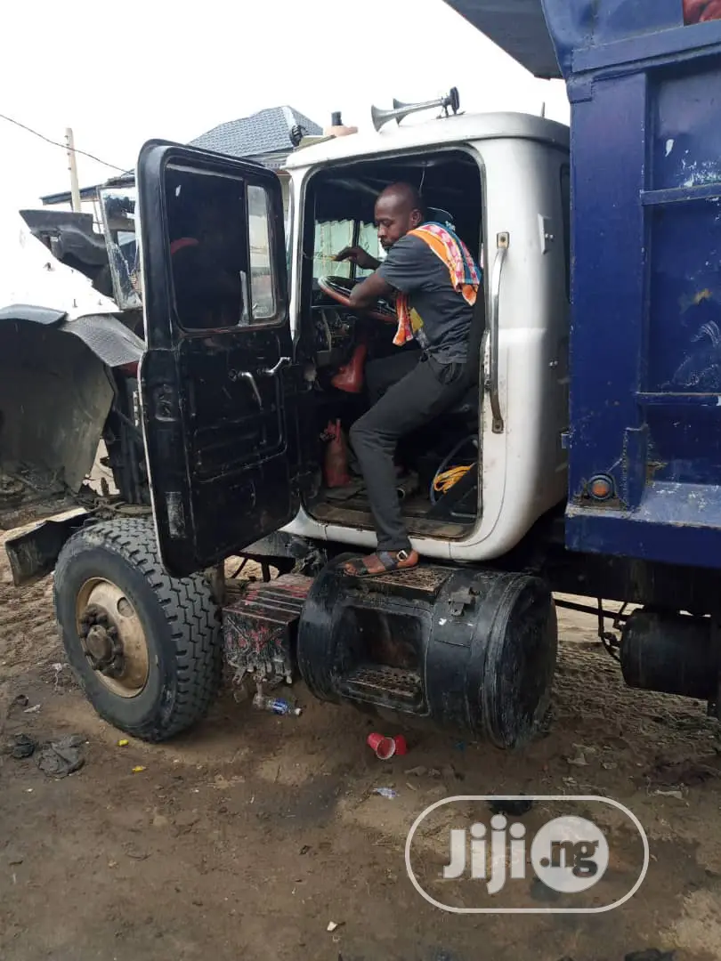 Mack Tipper R Model