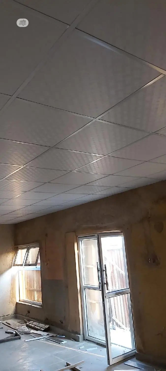 Suspended Ceiling/Wooden Floor.