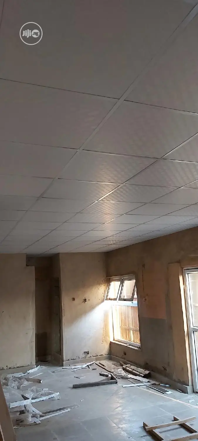 Suspended Ceiling/Wooden Floor.