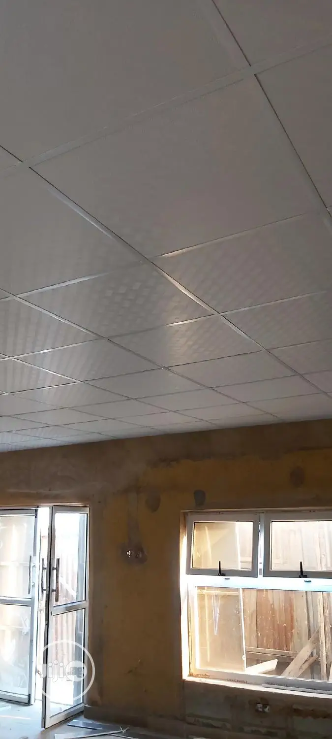 Suspended Ceiling/Wooden Floor.