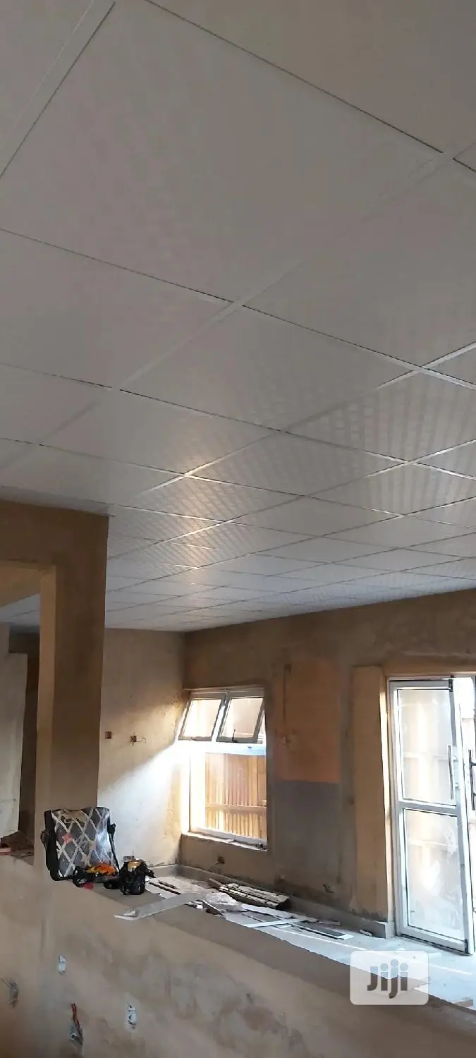 Suspended Ceiling/Wooden Floor.