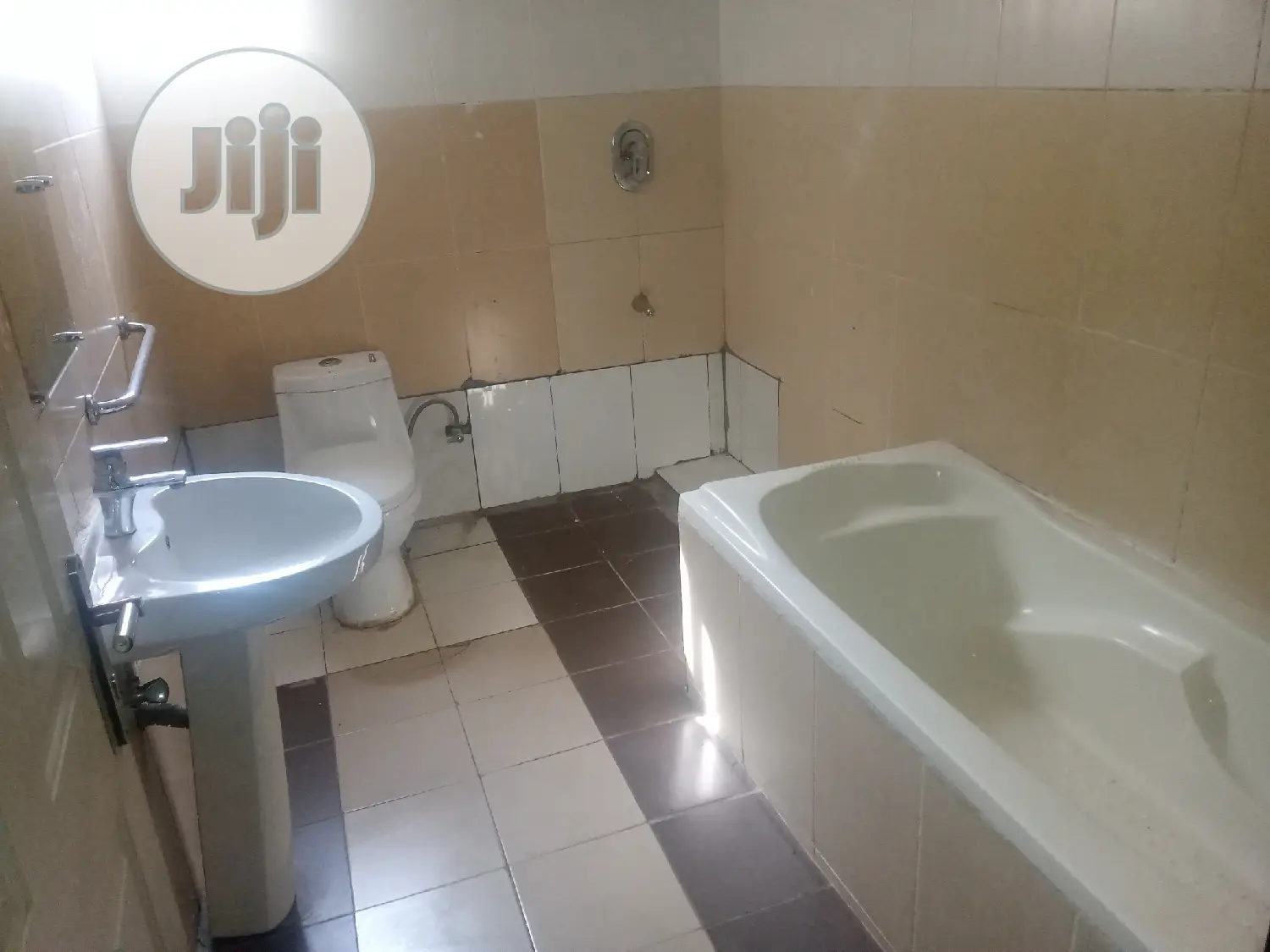 5bdrm Duplex in Asokoro for sale