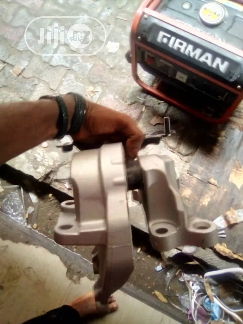 Gear Sitting Ford Explorer 2011-2020
