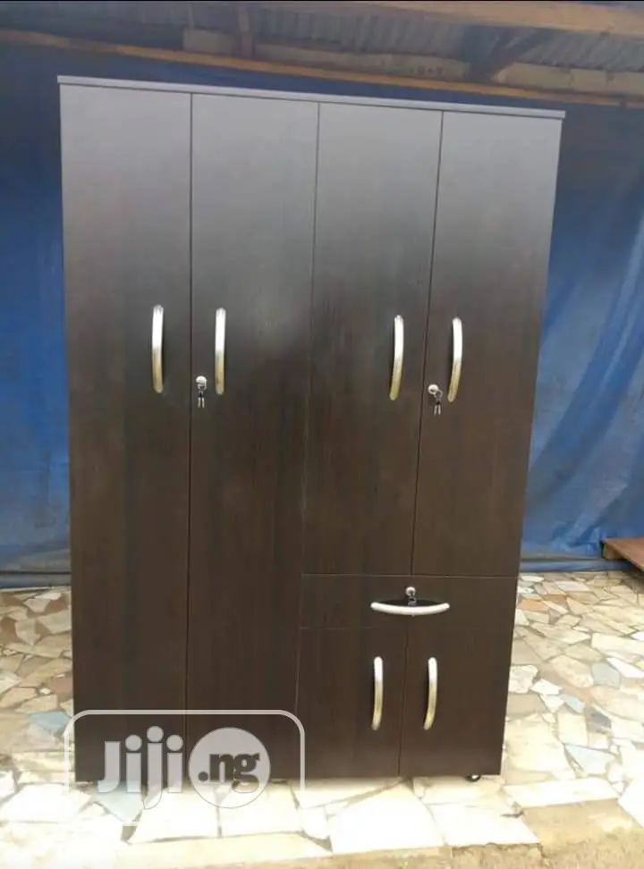 4/6 Wardrobes Master Bedroom