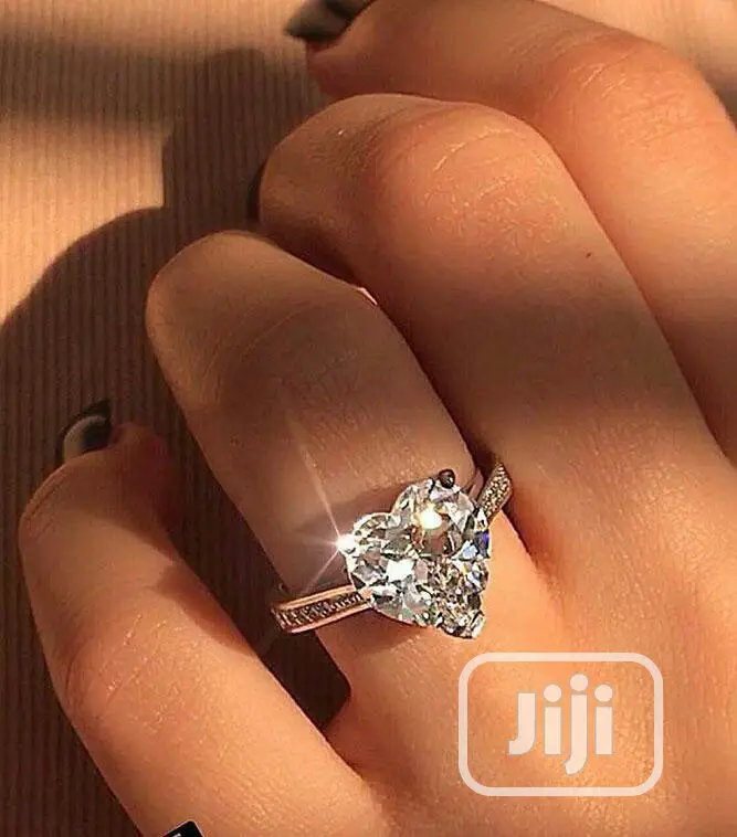 Splendid Heart Stone Proposal/Engagement Ring - Silver