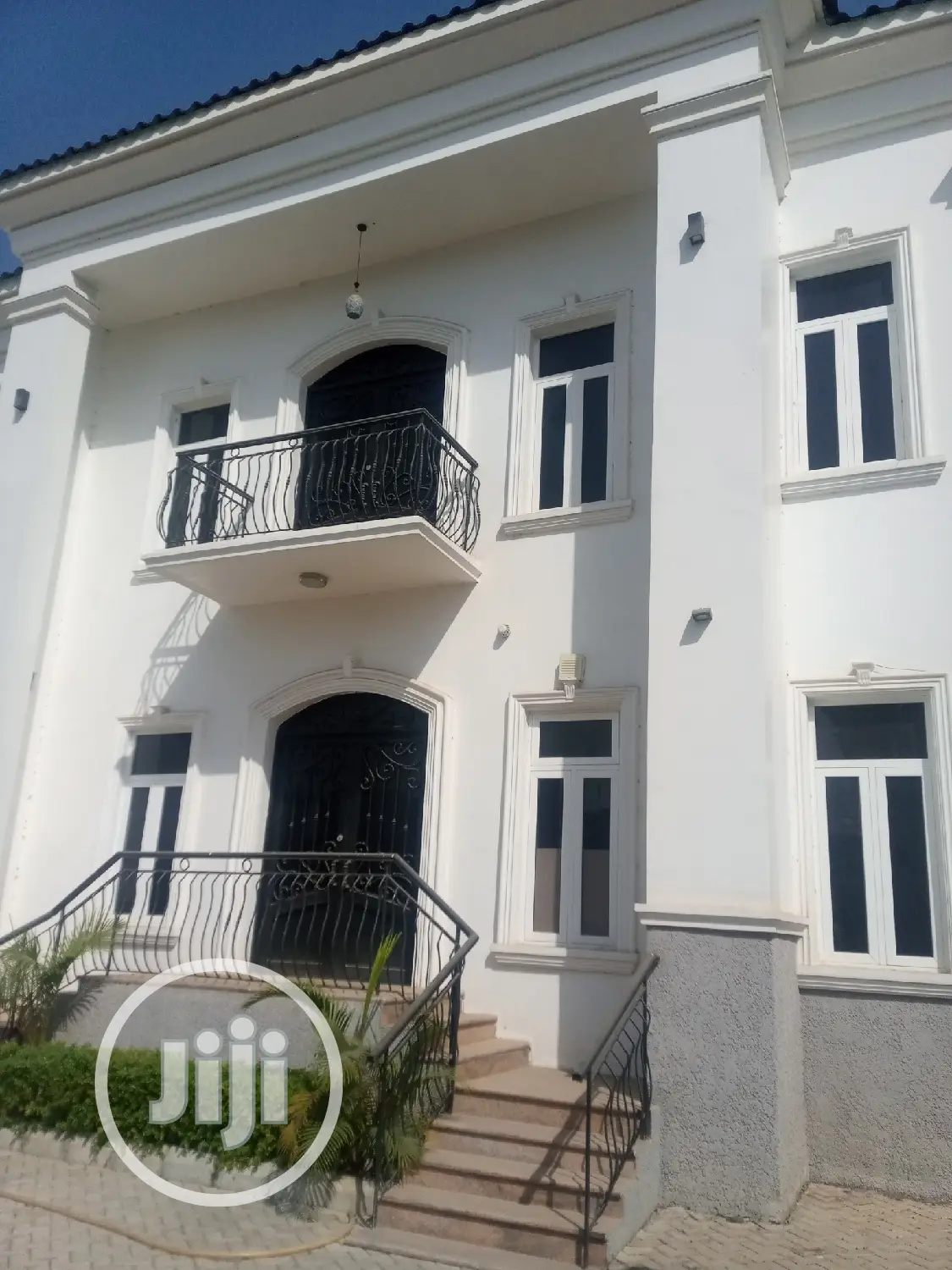 5bdrm Duplex in Guzape District for sale