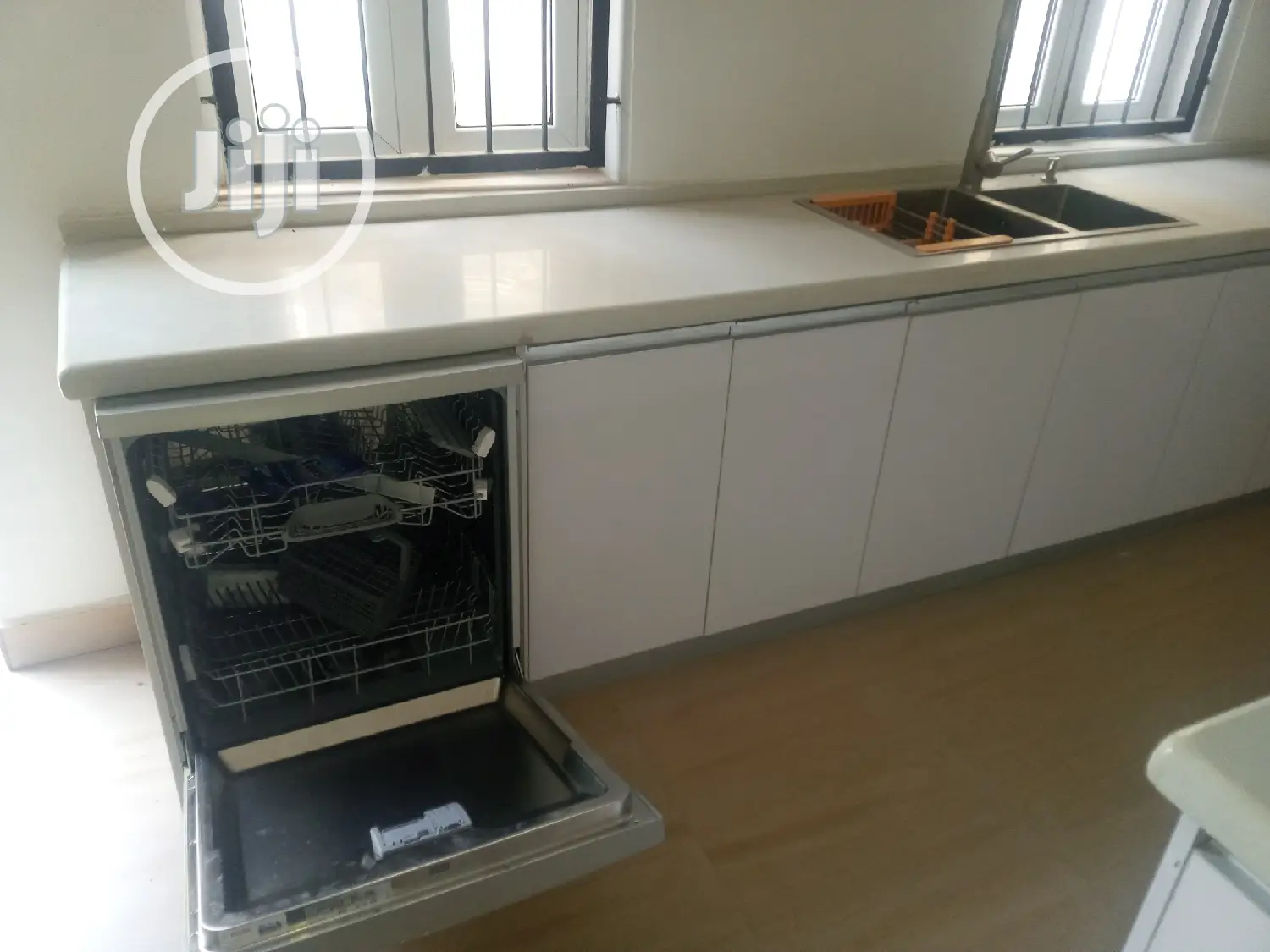 5bdrm Duplex in Guzape District for sale