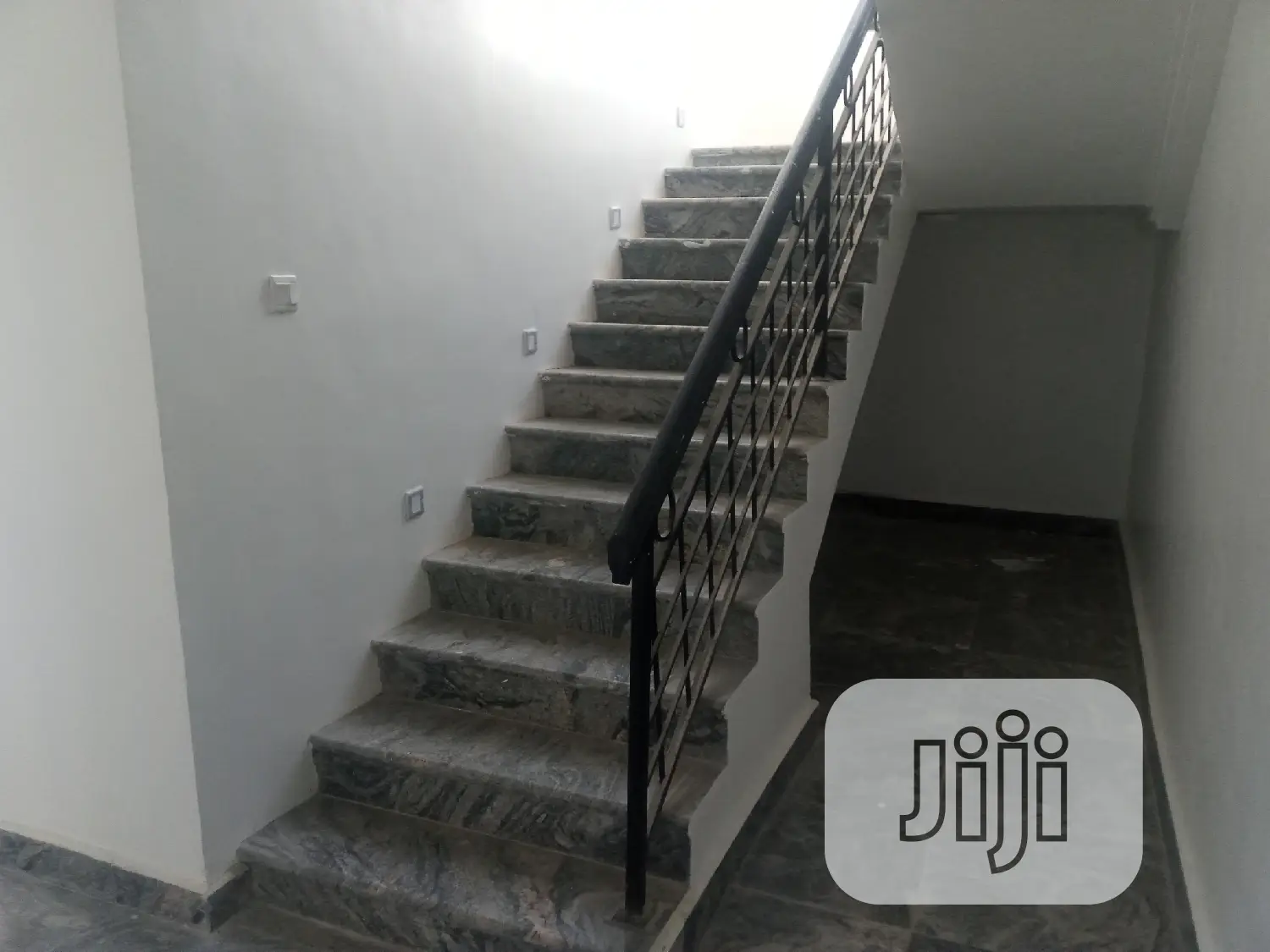 5bdrm Duplex in Guzape District for sale