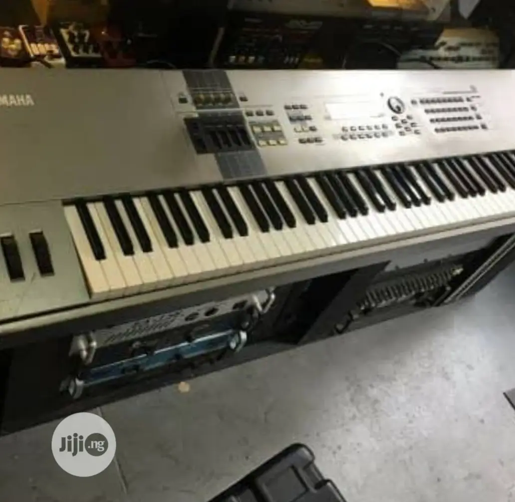 Motif 8 Synth