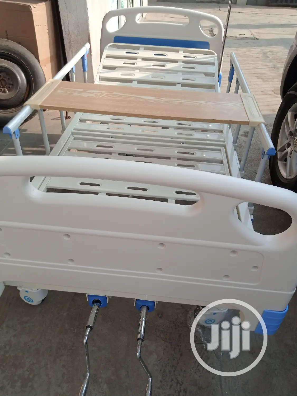 2 Cranks Bed With Drip Stand