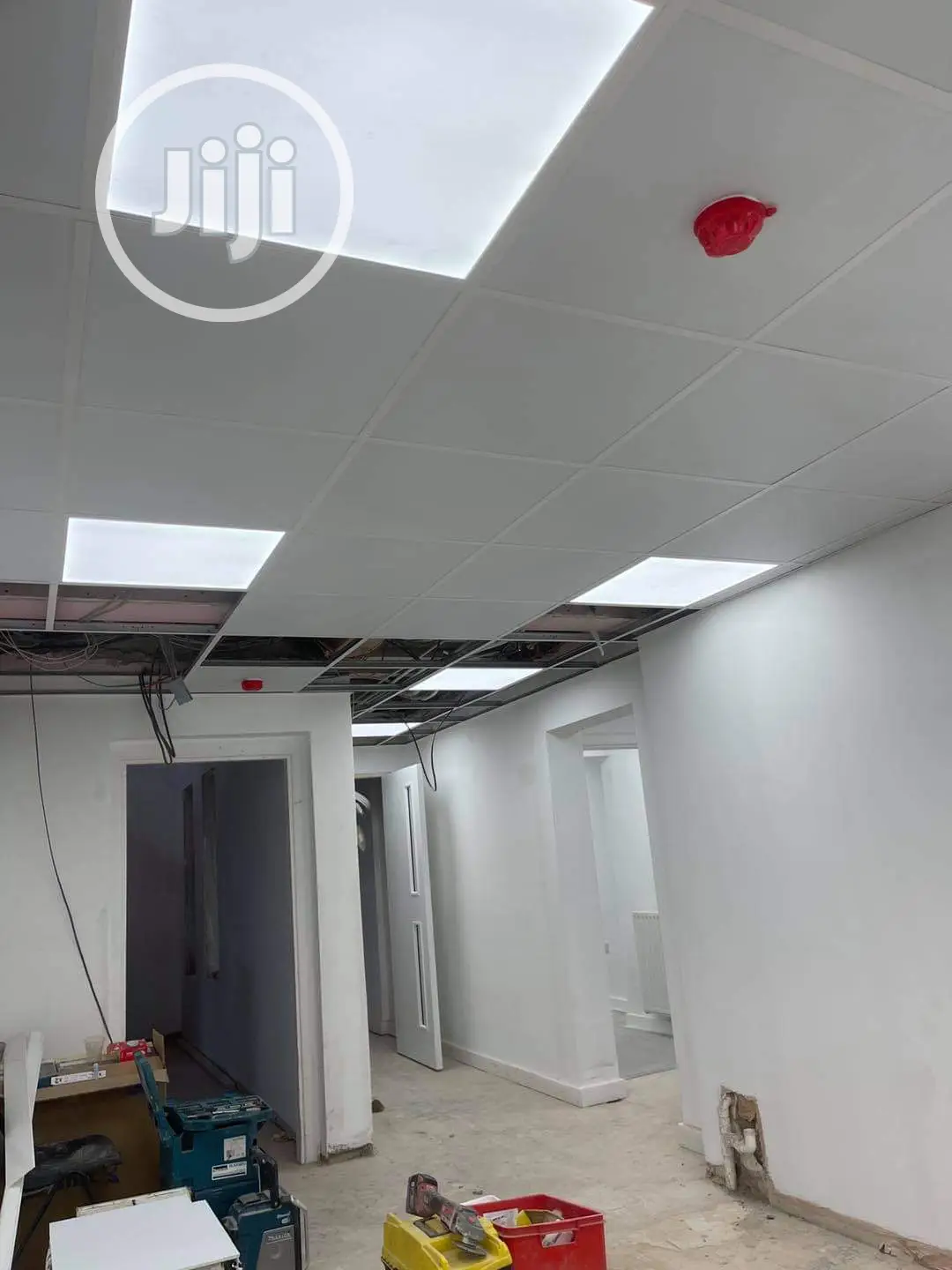 Suspended Ceilings /Wooden Floor