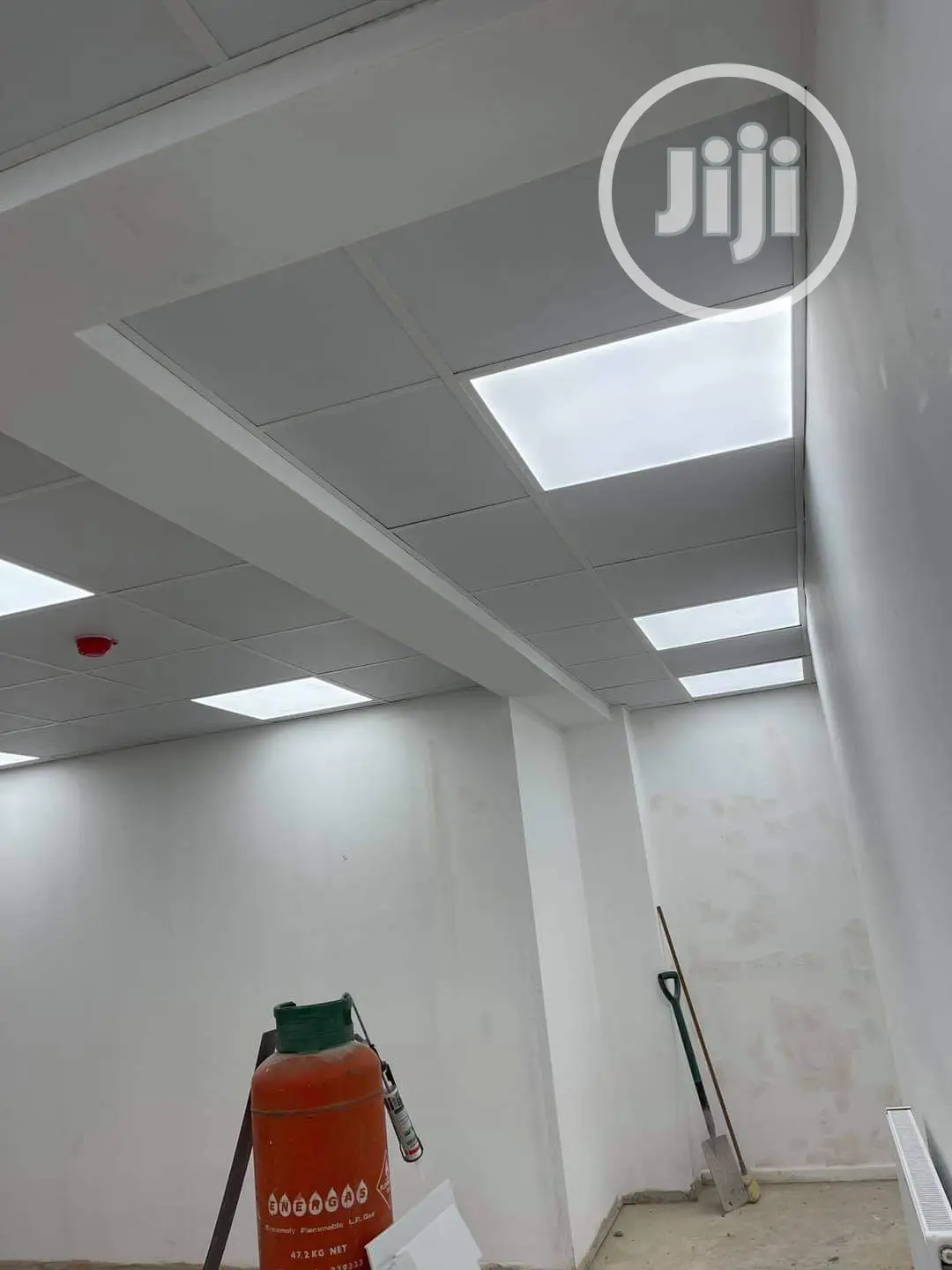 Suspended Ceilings /Wooden Floor