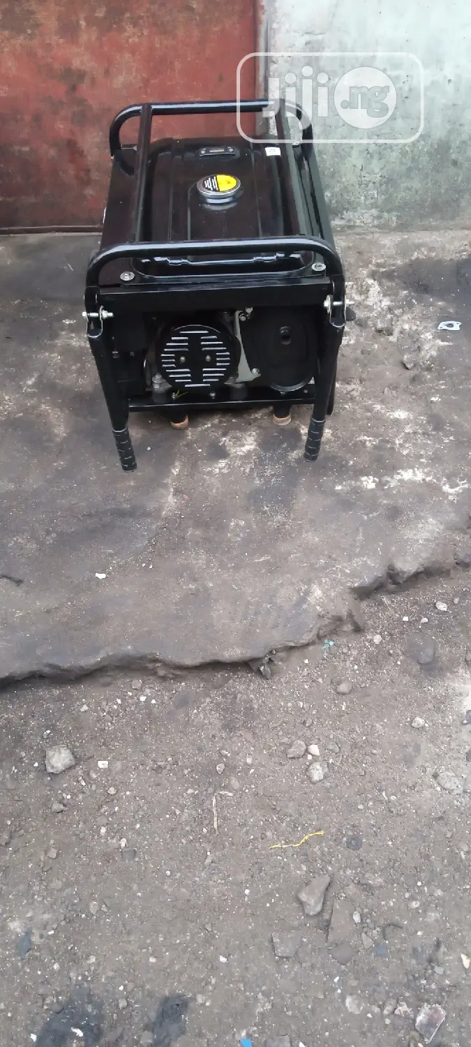 2 Weeks Old, So New 3.5KVA ELEPAQ SPG4500E2 Copper Generator
