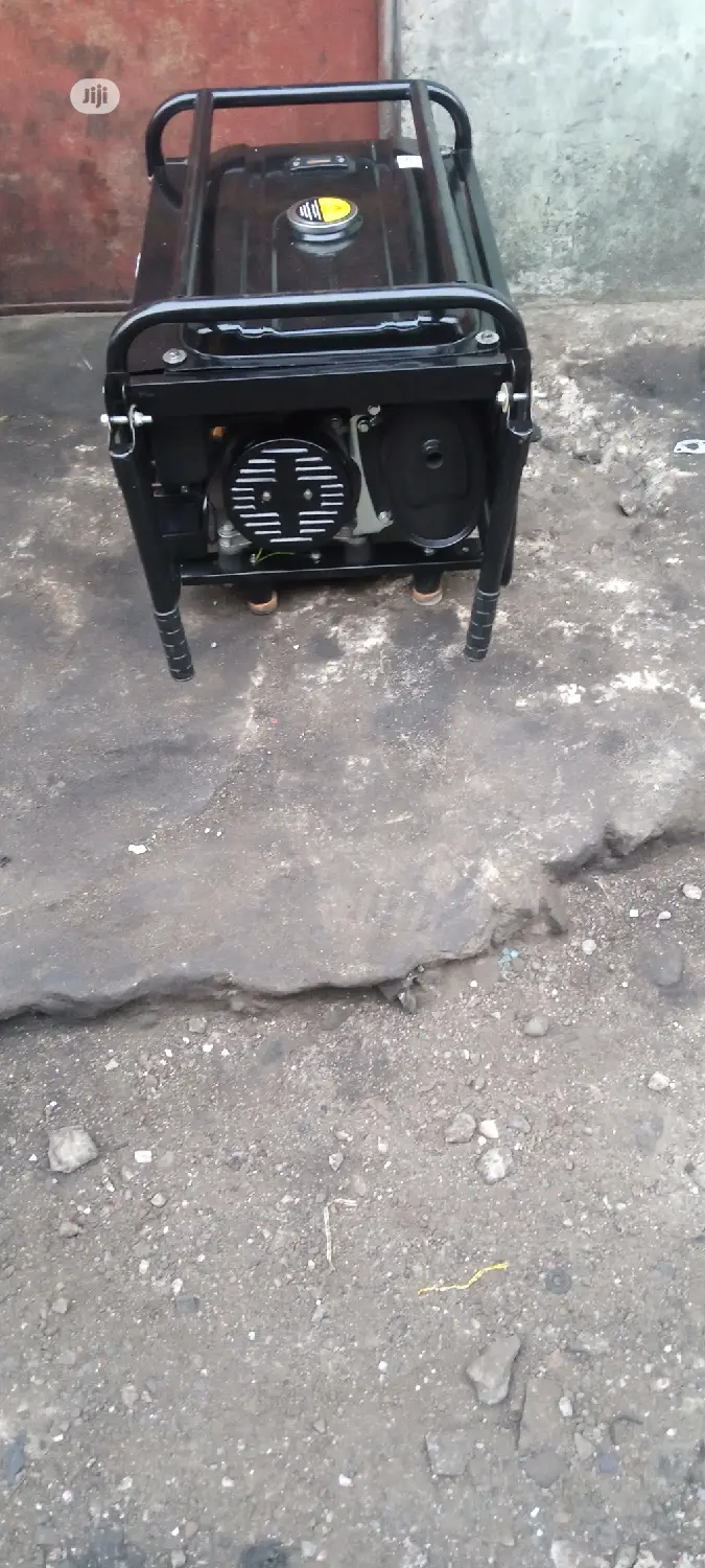 2 Weeks Old, So New 3.5KVA ELEPAQ SPG4500E2 Copper Generator