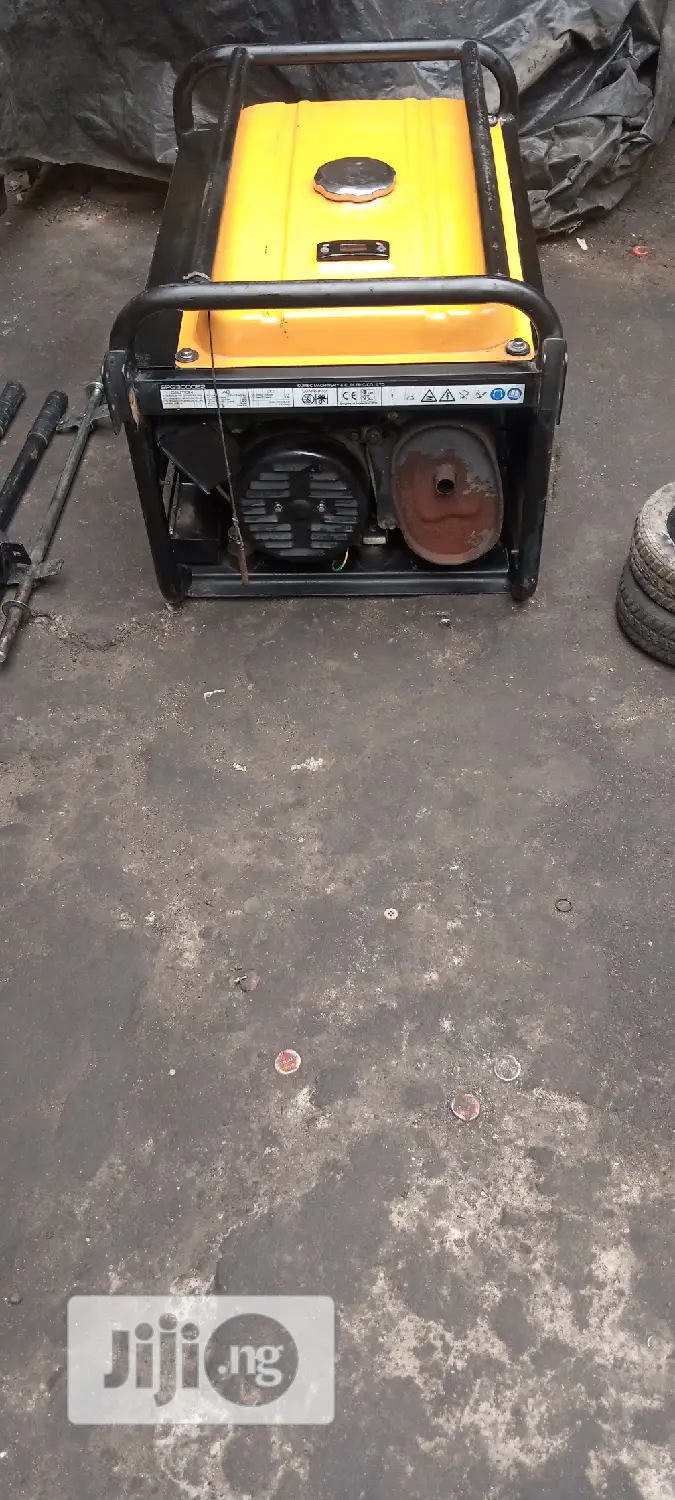 Fairly Used 2.8KVA SUMEC FIRMAN SPG3000E2 Keystarter Big Gen