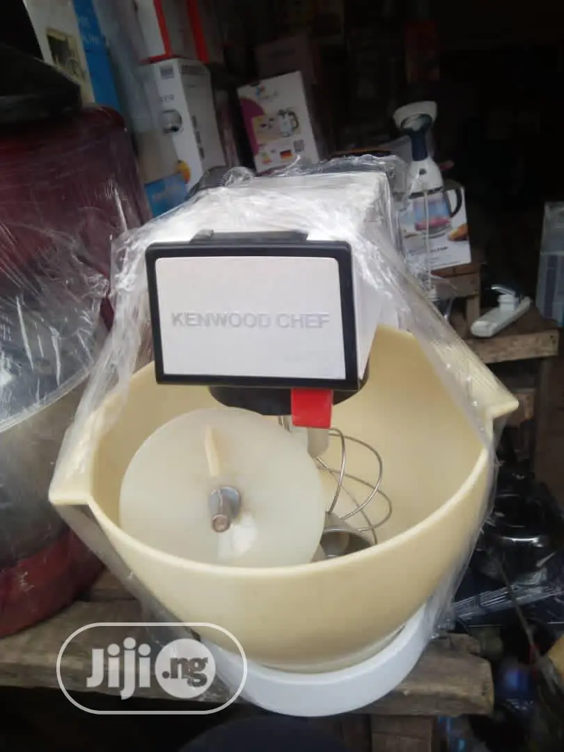 Kenwood Chef Original Stand Mixer 5litres Plastic Bowl.