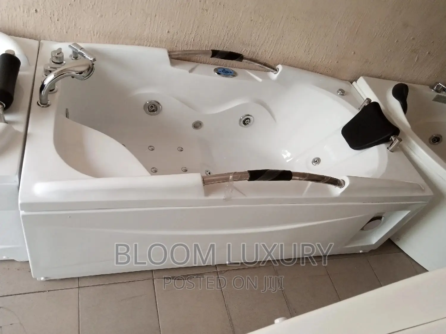 Jacuzzi Bathtub
