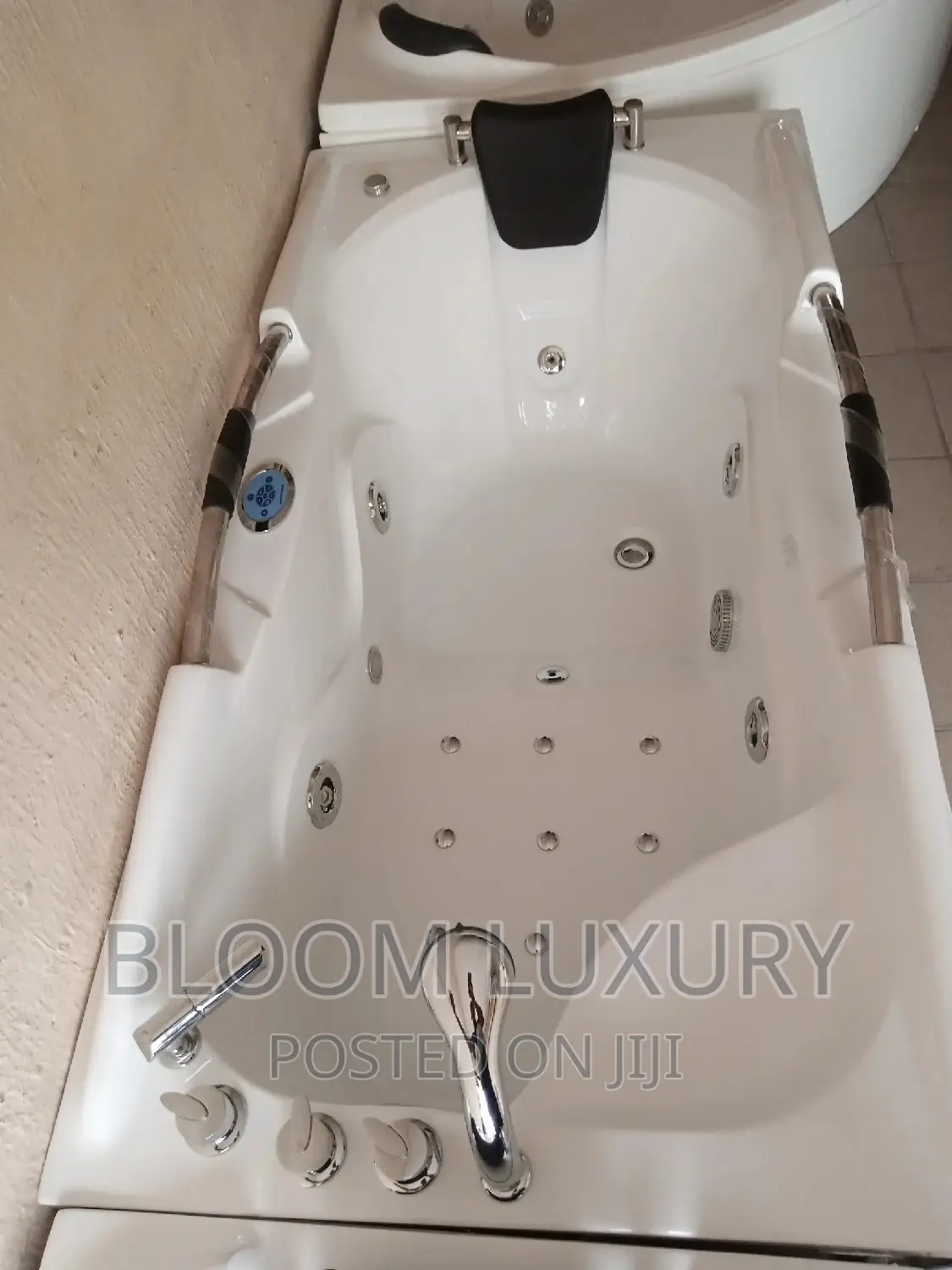 Jacuzzi Bathtub