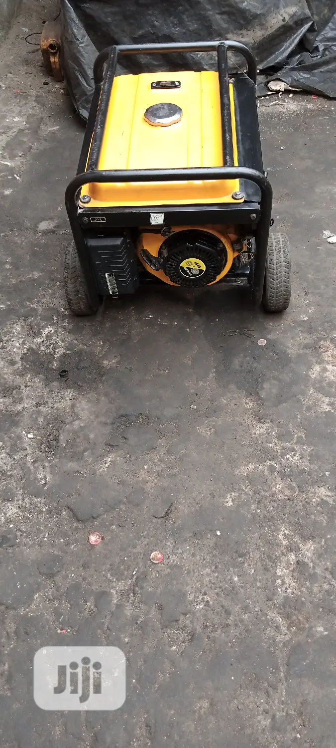 Almost New 2.8KVA SUMEC FIRMAN SPG3000E2 Key-Start Generator