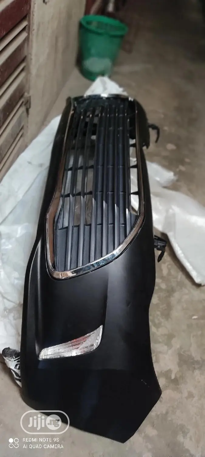 Complete Front Bumper Toyota Avalon 2017/18 Model Original