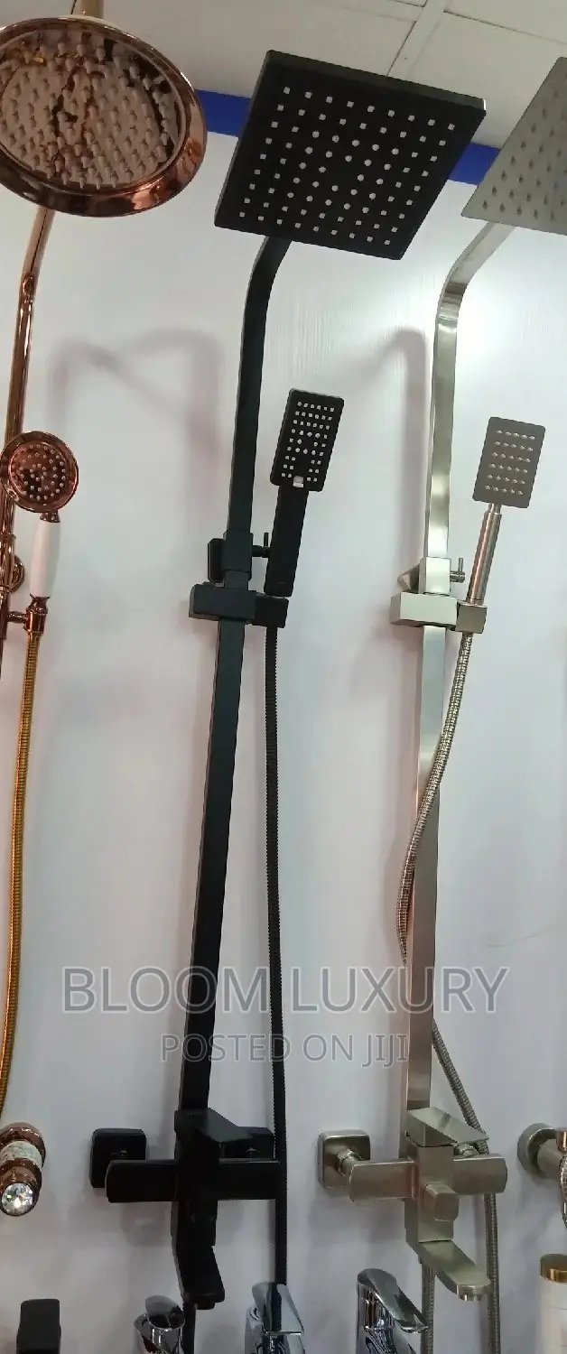 Maat Black Standard Shower