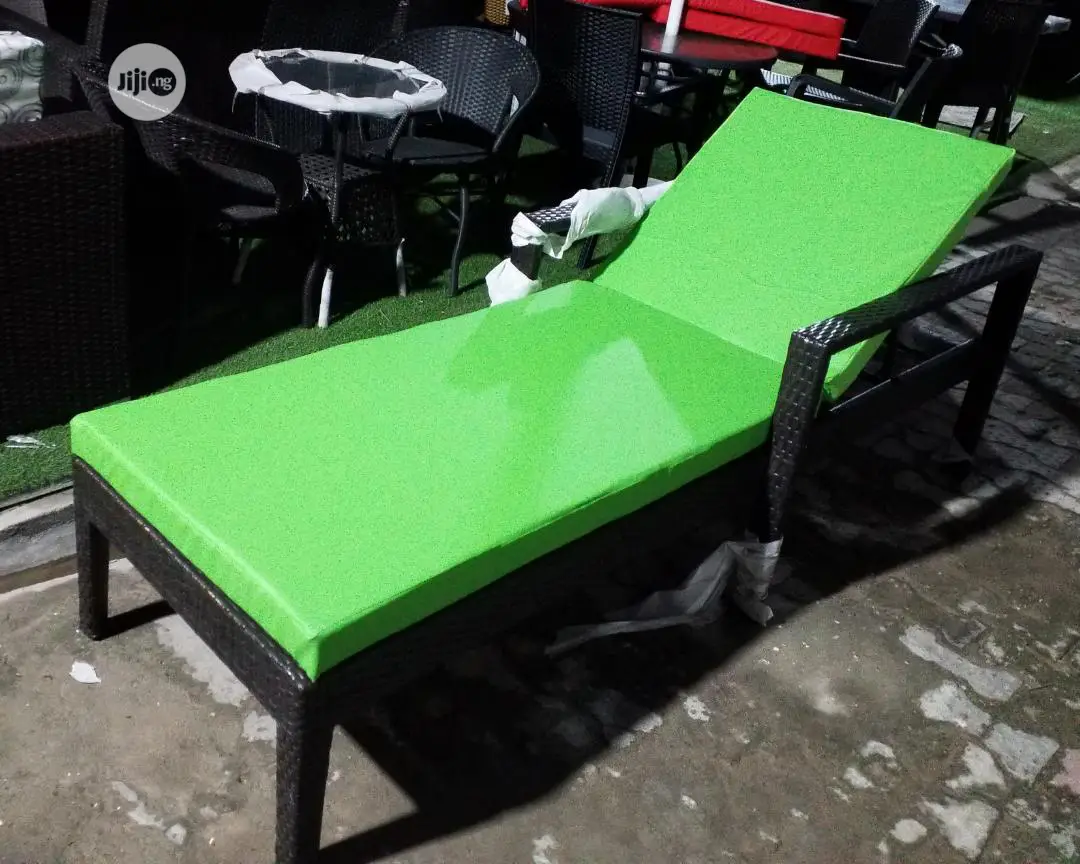 Swimming Pool Side Bed With Glass Top Side Stool