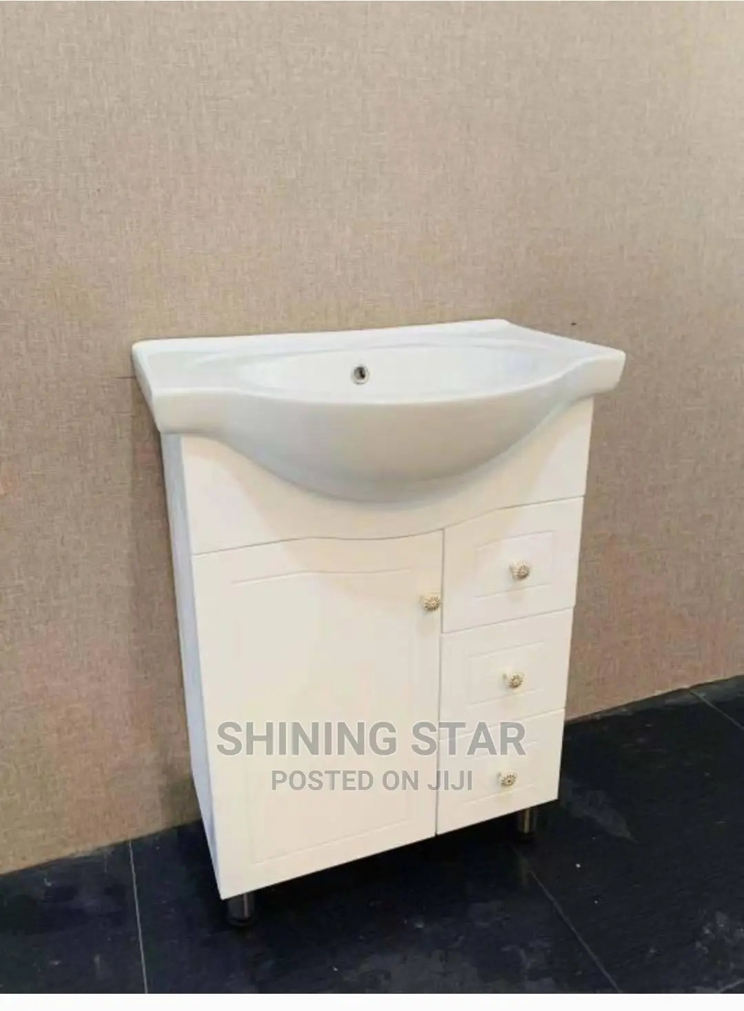 Cabinet Basin With Mirror