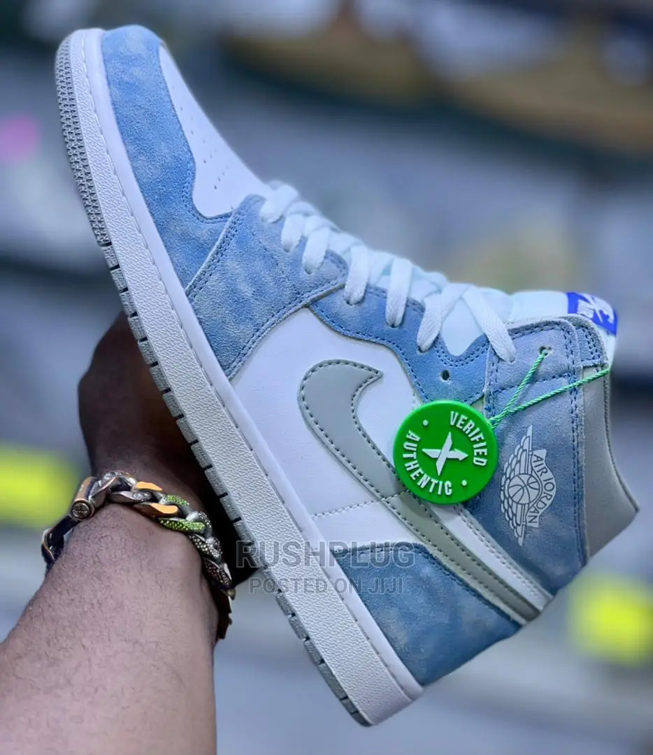 Air Jordan 1 High Retro Og ‘ Hyper Royal’