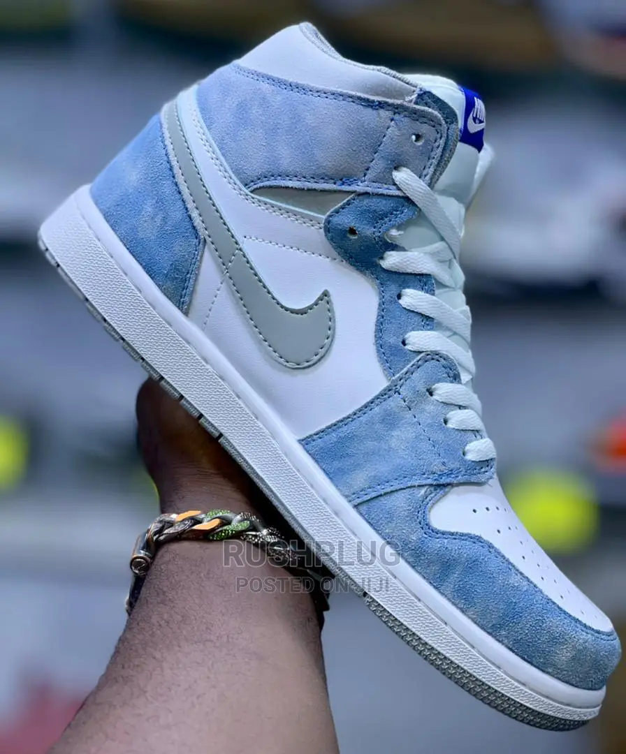 Air Jordan 1 High Retro Og ‘ Hyper Royal’
