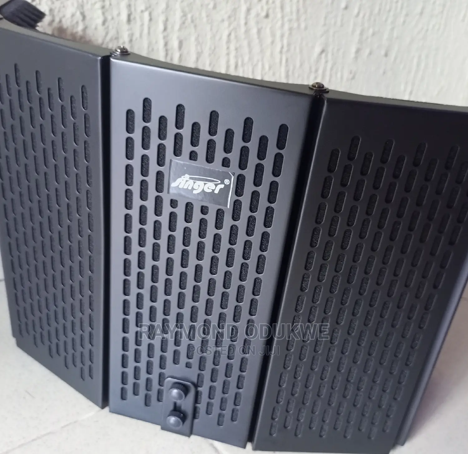Singer Expandable and Adjustable Vocal Booth