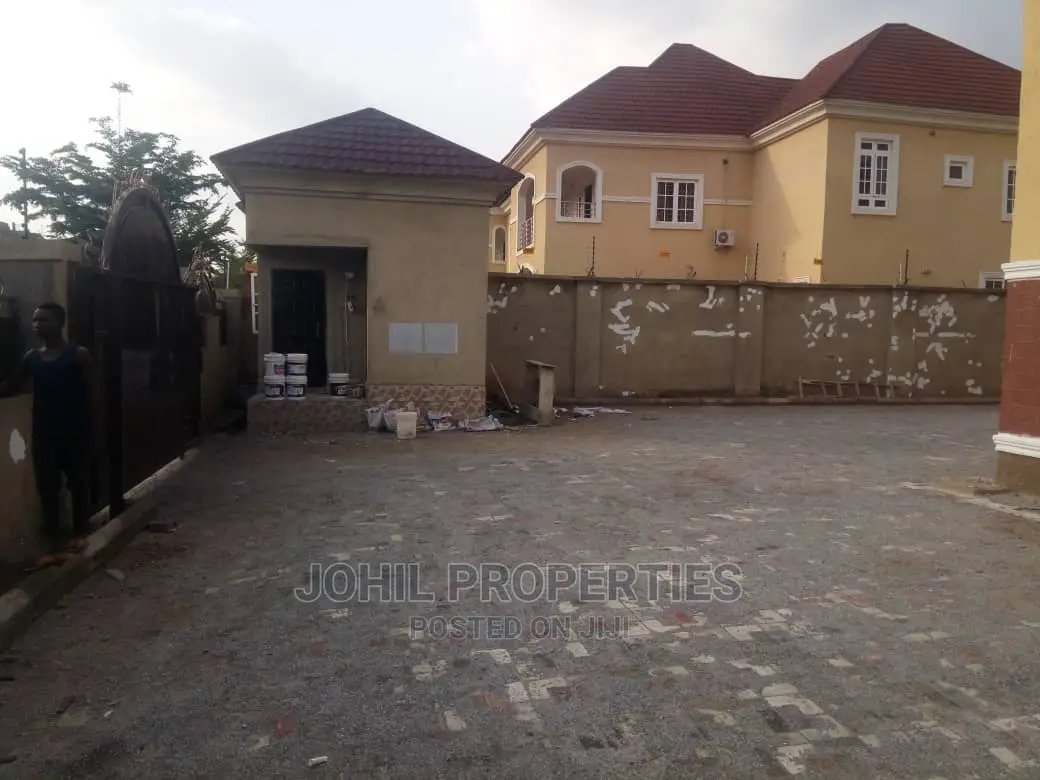 4bdrm Duplex in Guzape District for sale