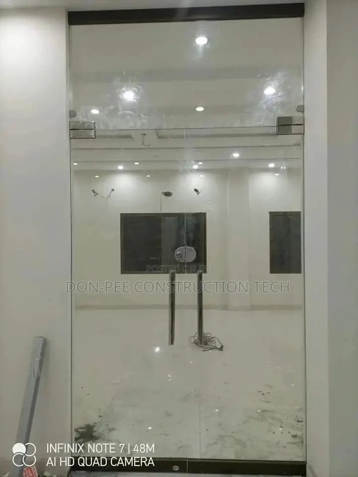 Frameless Shower Cubicle