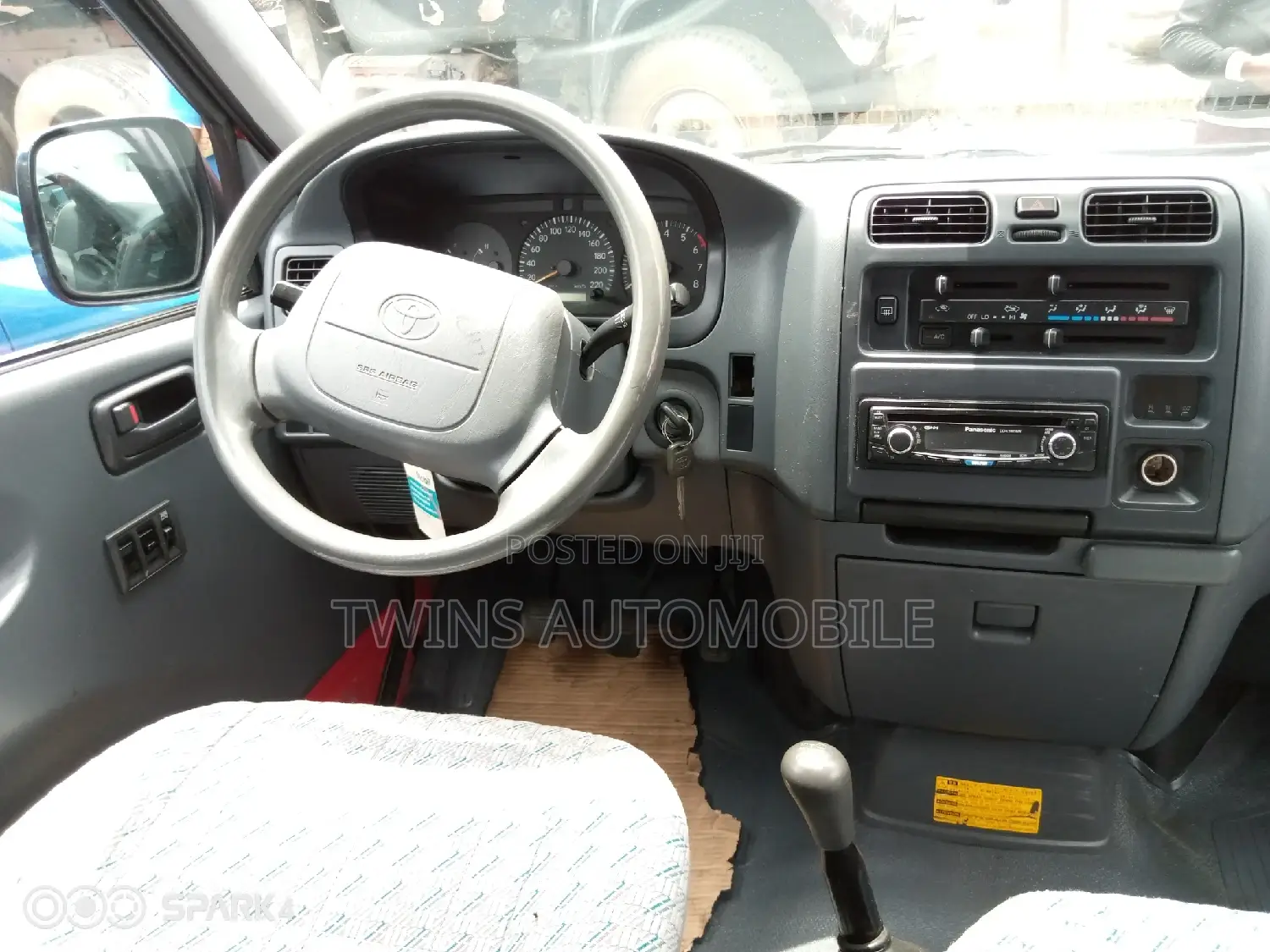 Toyota HiAce 2005 Red