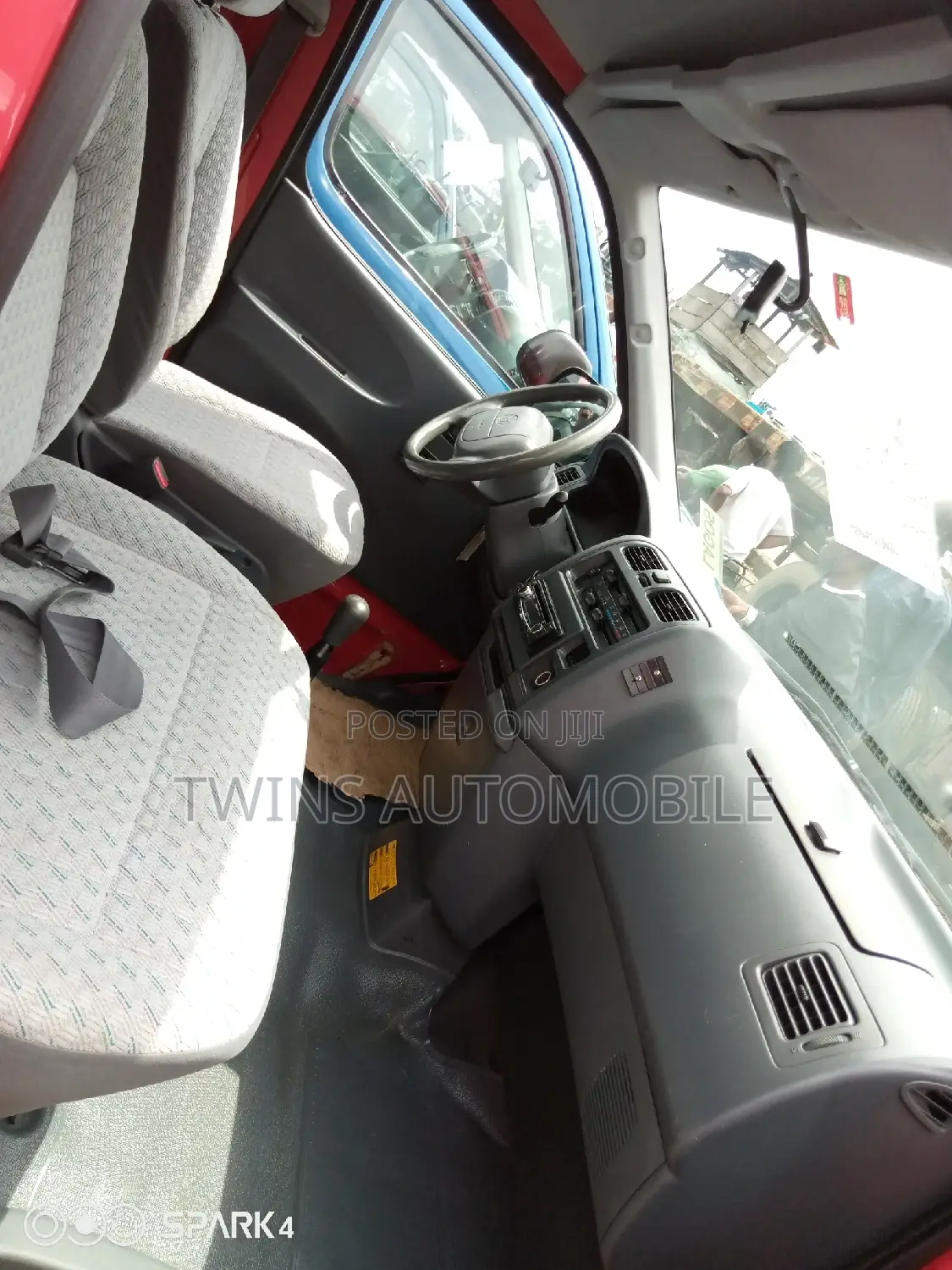 Toyota HiAce 2005 Red