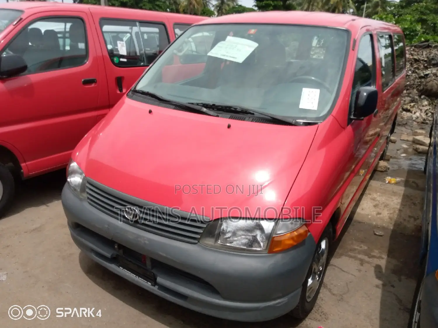 Toyota HiAce 2005 Red