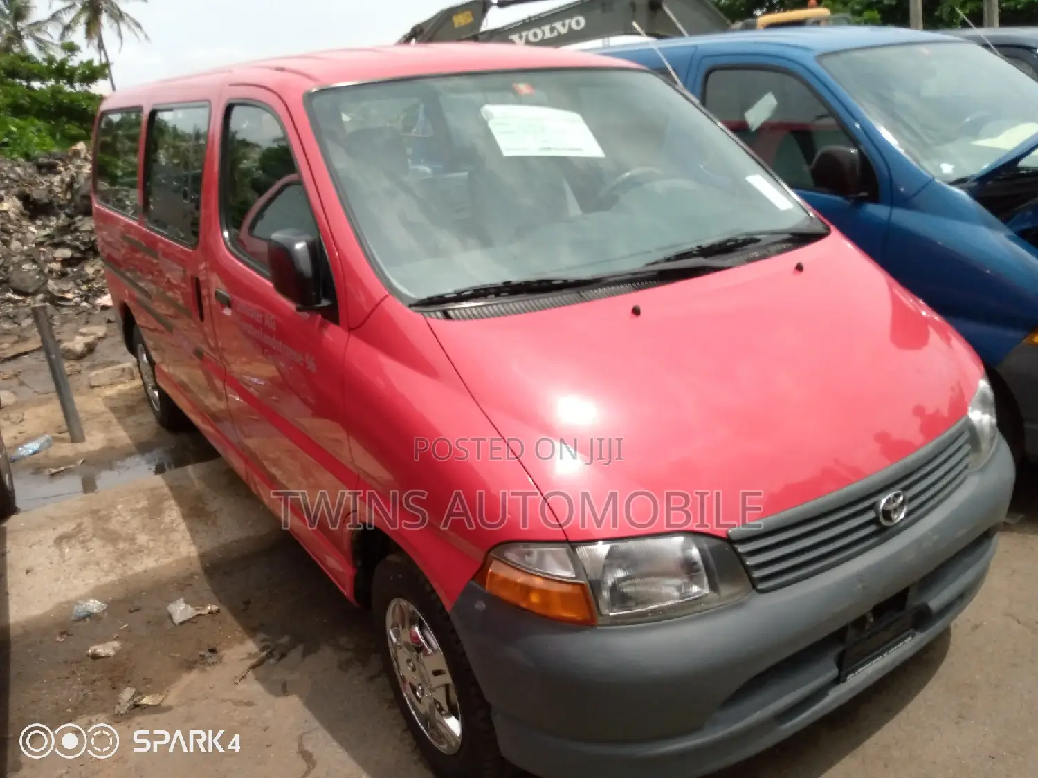 Toyota HiAce 2005 Red