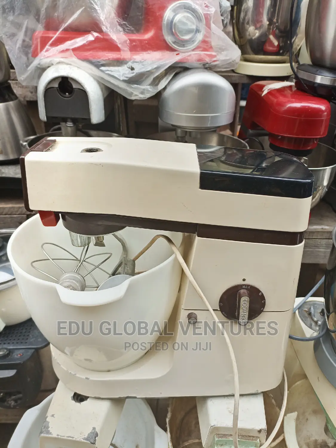 Kenwood Chef Stand Mixer, 7litres Plastic Bowl, 900watts.