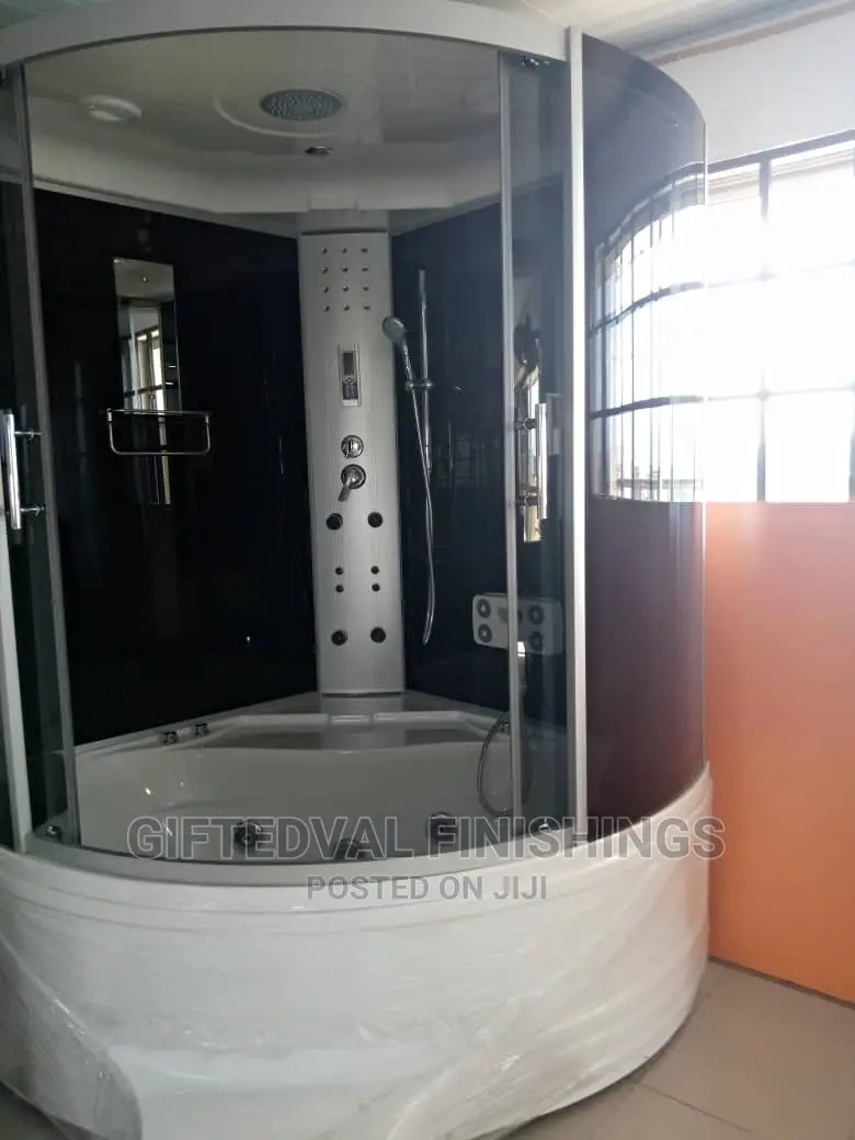 Quality Jacuzzi With Steamer Room