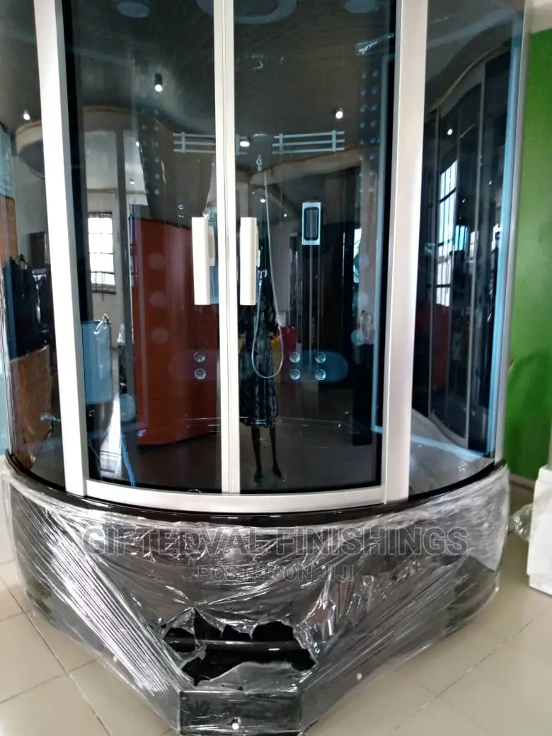Quality Jacuzzi With Steamer Room