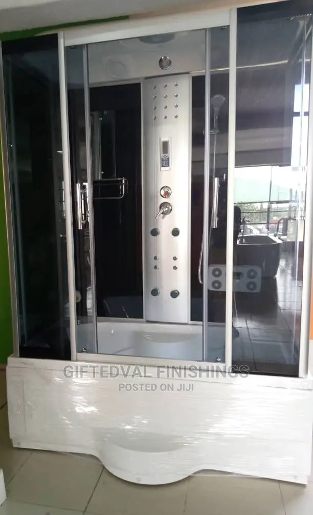 Quality Jacuzzi With Steamer Room