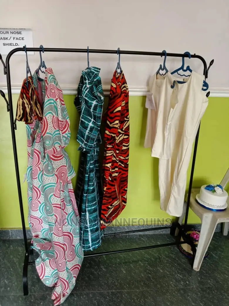 Single Black Colour Clothes Rack Display Stand