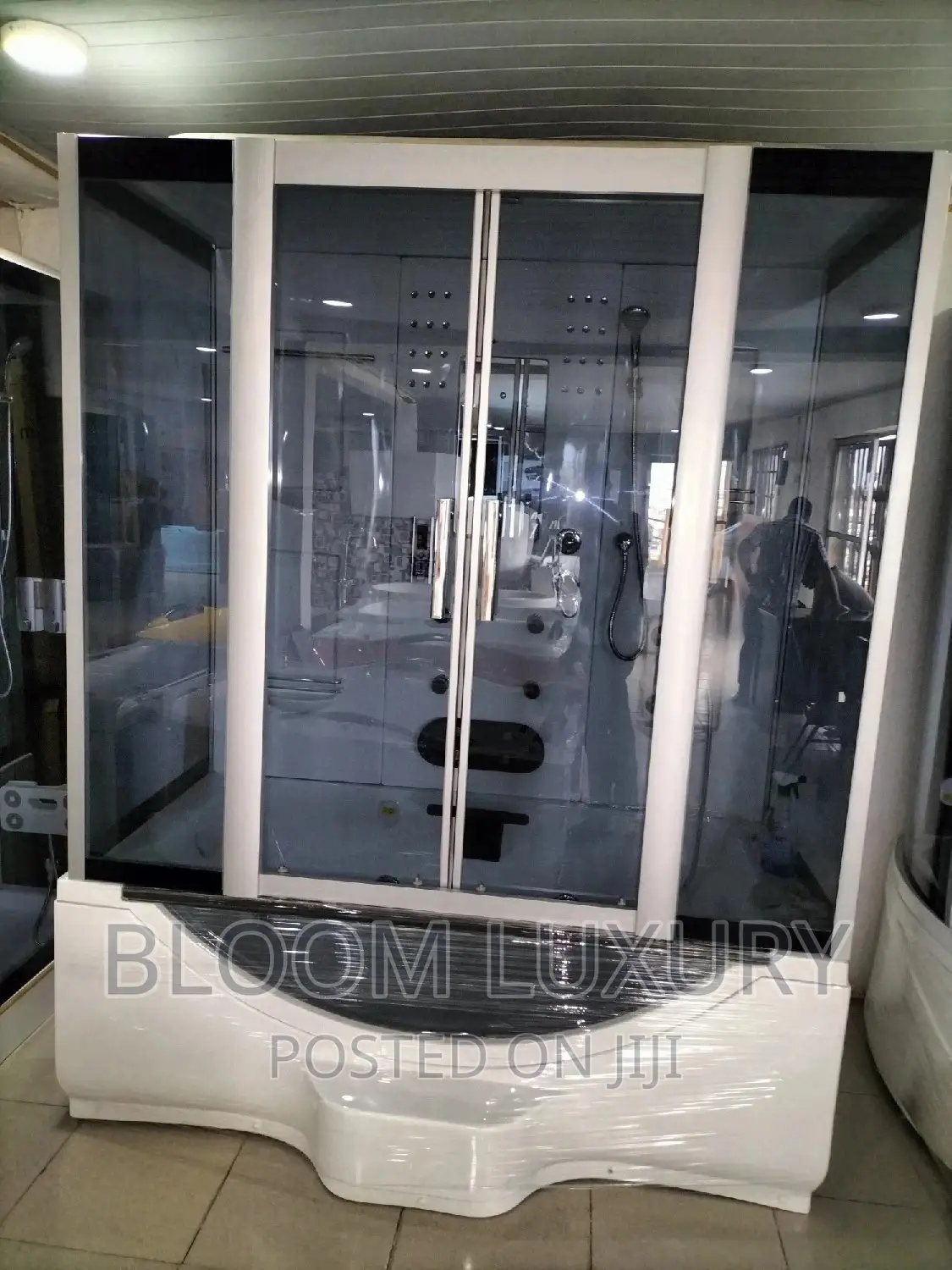 Jacuzzi With Steam Shower Size= 170×90cm