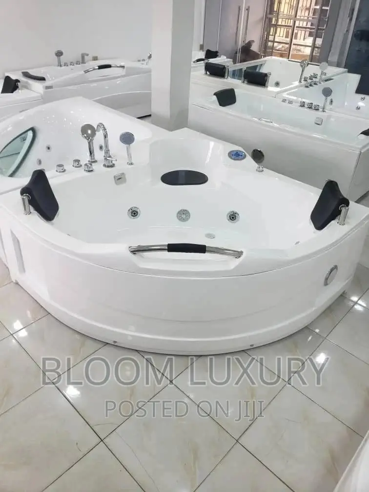 Double Jacuzzi Size- 150×150cm