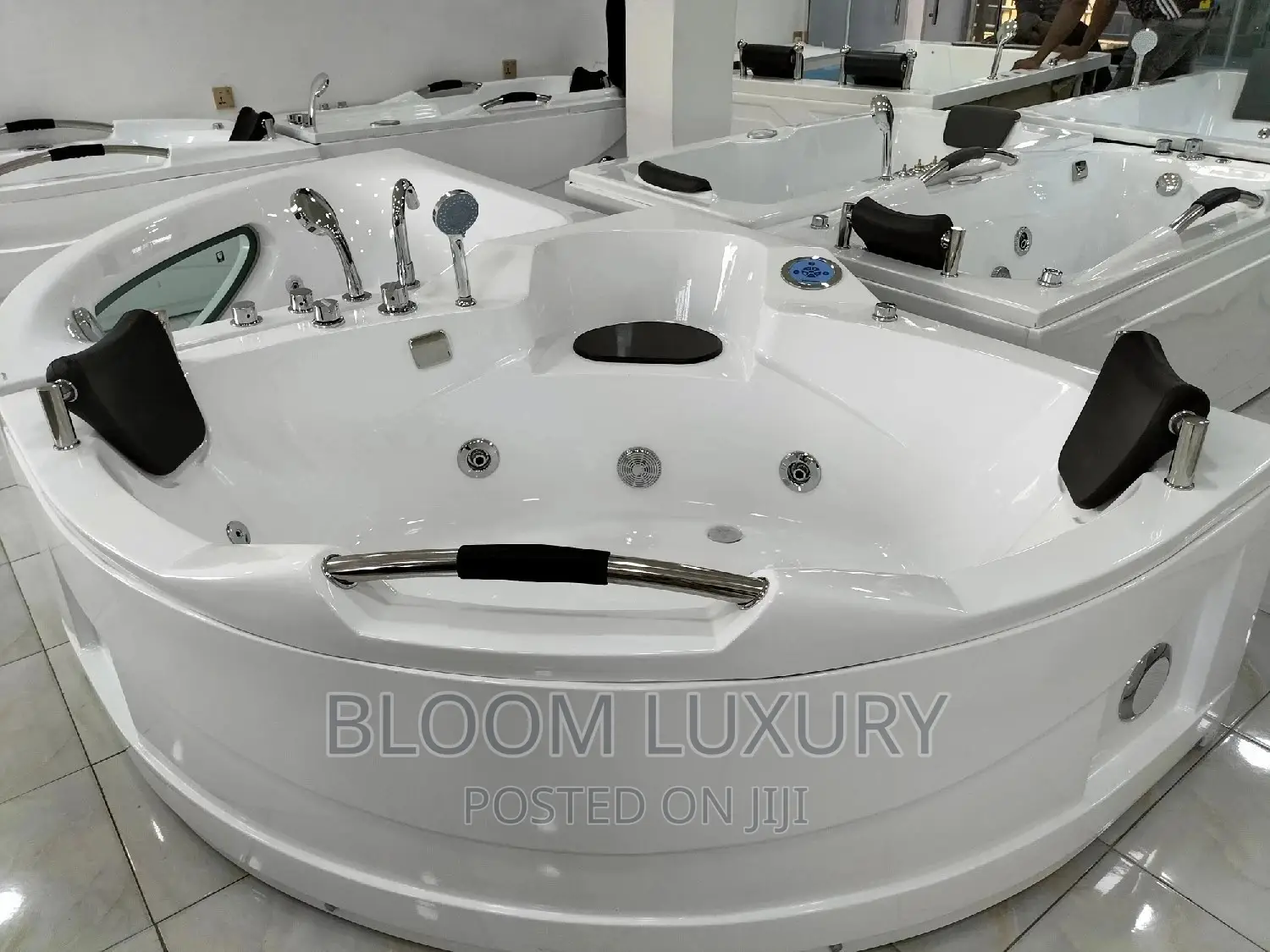 Double Jacuzzi Size- 150×150cm