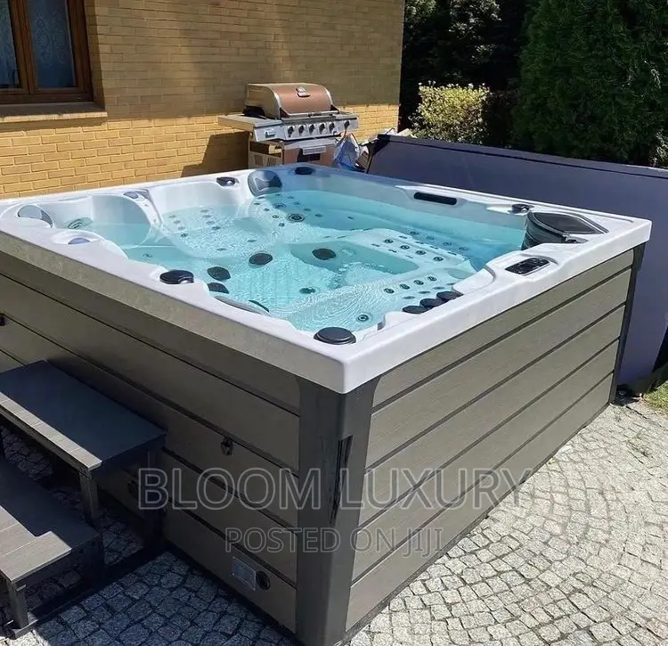 Spa Jacuzzi Bathtub (6 Seater)