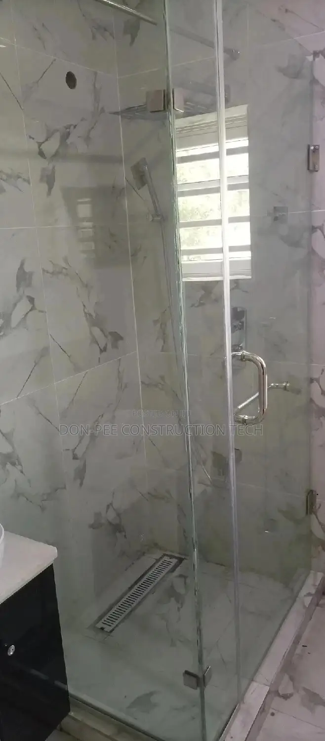 Plane Glass Shower Cubicle